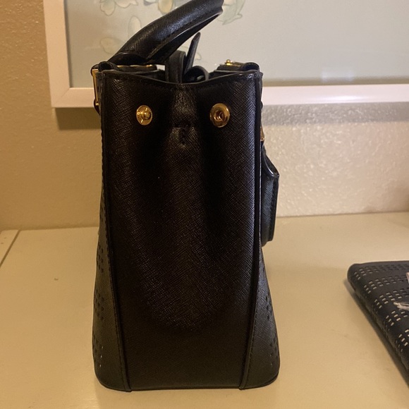 Tory Burch Robinson Perforated Micro Double Zip Tote Black-Birch with wallet - Picture 9 of 11